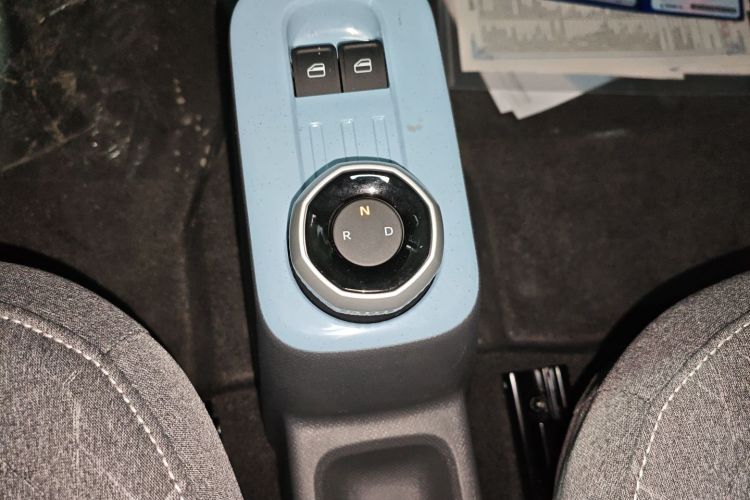 吉利银河 2024款 熊猫mini 200km 耐力熊中控内饰18