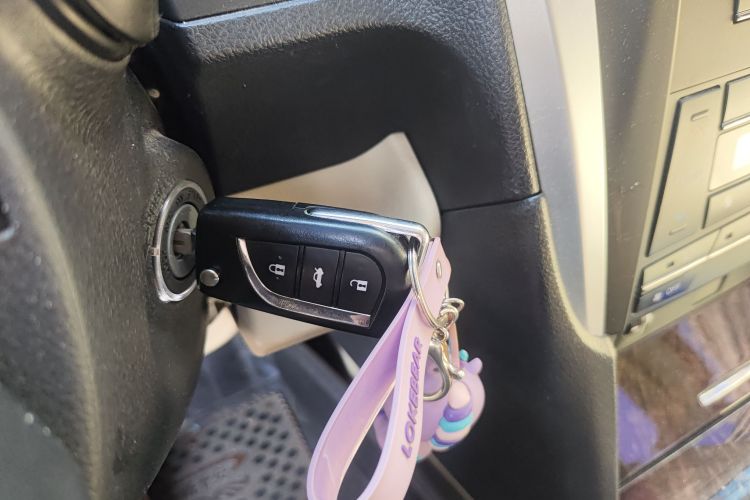 丰田 凯美瑞 2015款 2.0G 领先版中控内饰11