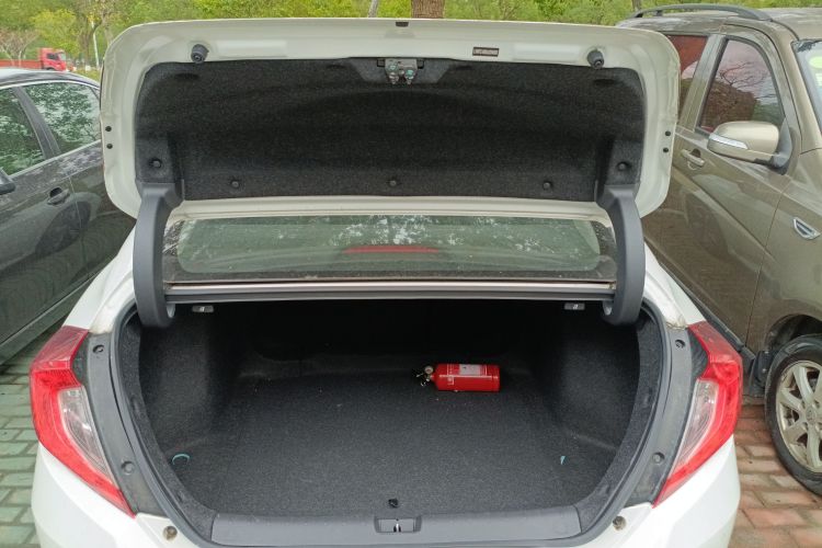 本田 思域 2019款 220TURBO CVT劲擎版 国VI局部细节23