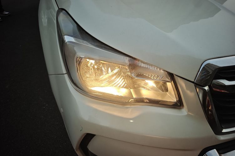 斯巴鲁 森林人 2016款 2.0i 时尚导航版车身外观8