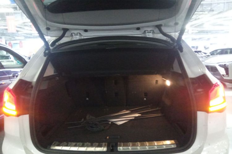 宝马X1 2021款 改款 sDrive20Li 时尚型机舱底盘23