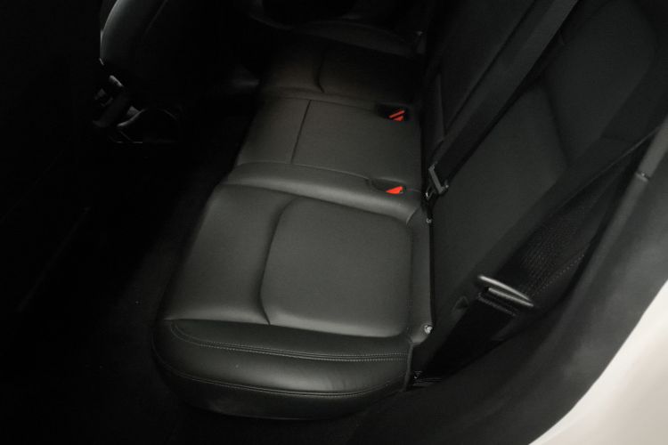 特斯拉 Model Y 2022款 长续航全轮驱动版中控内饰7004