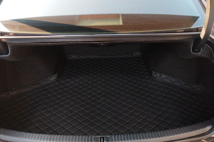 雷克萨斯IS 2011款 250 运动版机舱底盘23