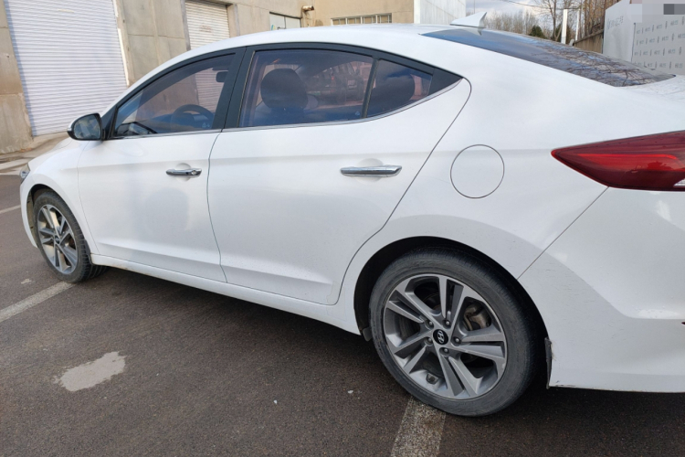 现代 领动 2016款 1.6L 自动智炫·精英型车身外观4