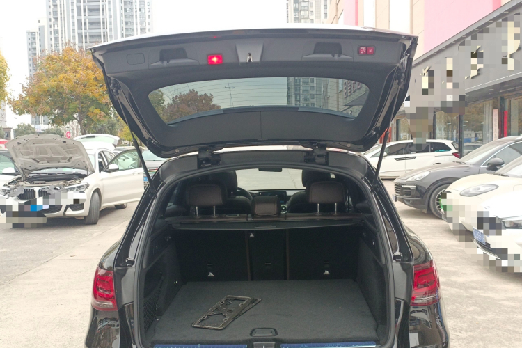奔驰GLC 2022款 改款二 GLC 260 L 4MATIC 豪华型机舱底盘23