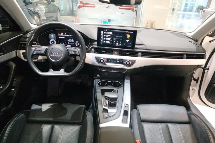奥迪A4L 2022款 40 TFSI 豪华动感型中控内饰12