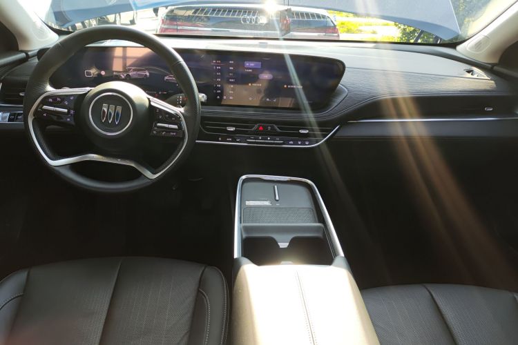 别克 君越 2024款 28T 越尊版中控内饰12