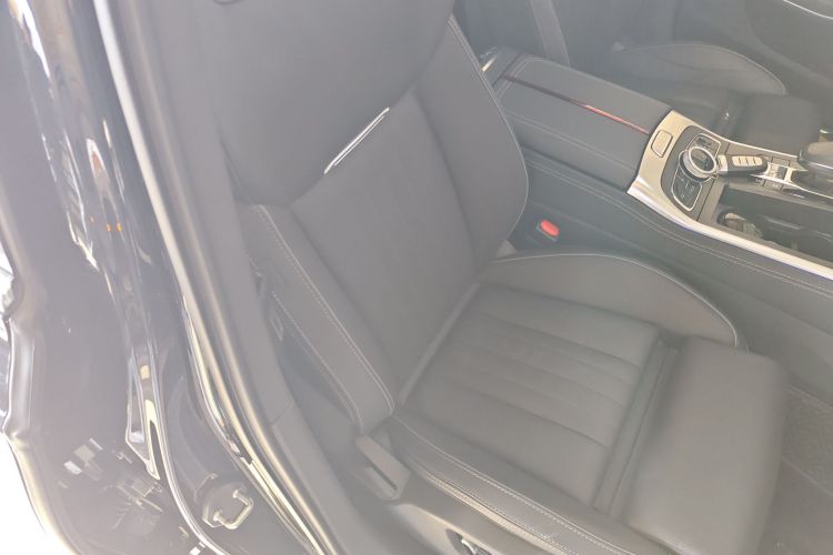 红旗H9 2022款 2.0T 智联旗享版局部细节41