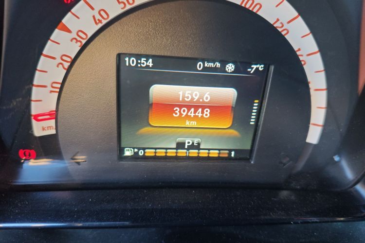 smart fortwo 2015款 1.0L 52千瓦硬顶激情版中控内饰15