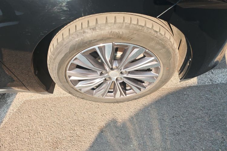 红旗E-QM5 2022款 431km 充电乐享版车身外观10