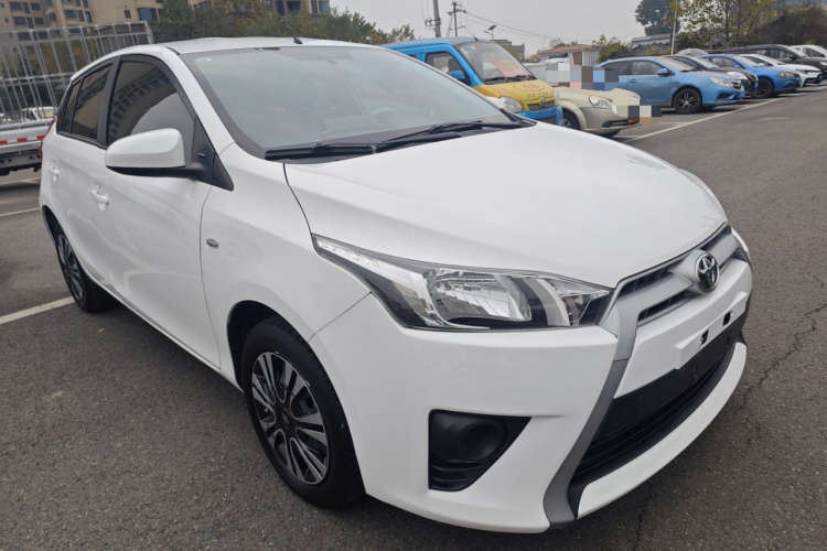 丰田 YARiS L 致炫 2015款 1.5E 自动魅动版车身外观3