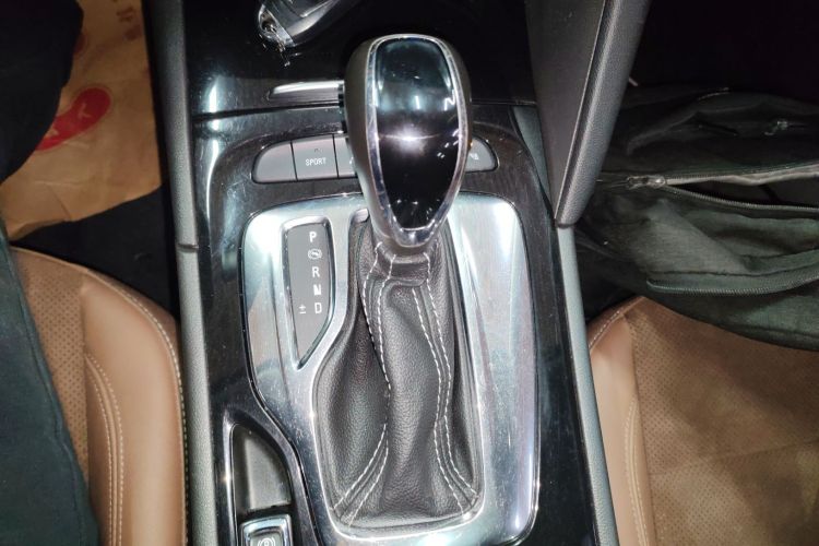 别克 君威 2017款 28T 尊贵型局部细节18