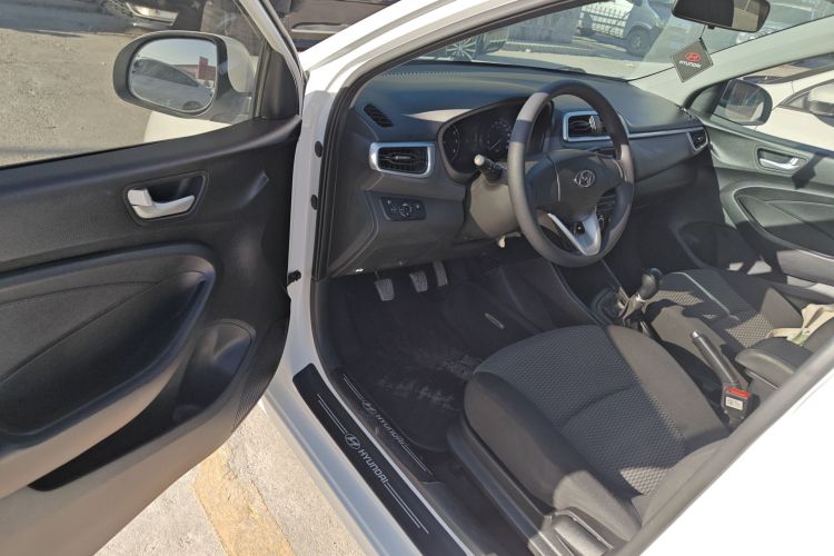 现代 瑞纳 2017款 1.4L 手动焕新版 国VI中控内饰20