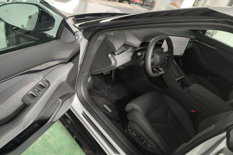 小鹏P7 2025款 702 长续航 Ultra中控内饰7003