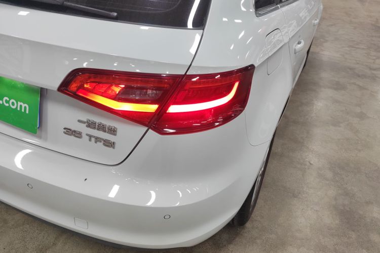 奥迪A3 2015款 Sportback 35 TFSI 百万纪念智领型车身外观9