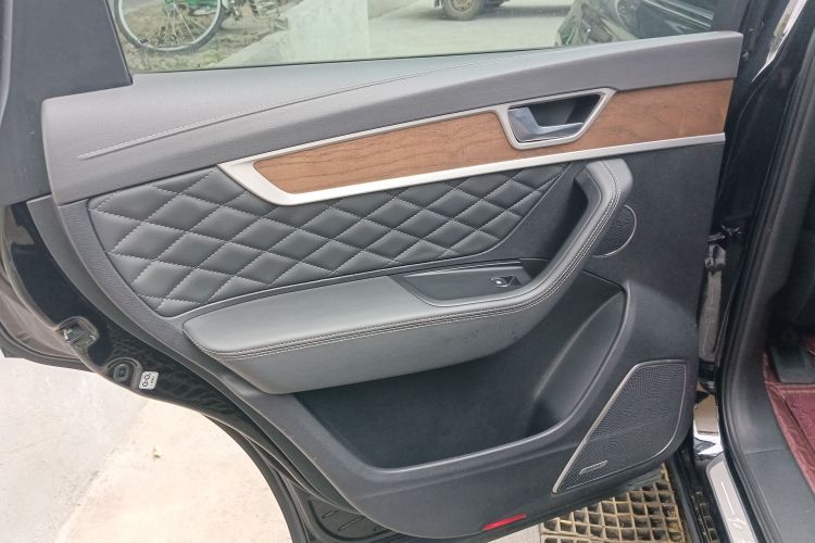 红旗HS7 2021款 3.0T 自动四驱智联旗悦版中控内饰7008