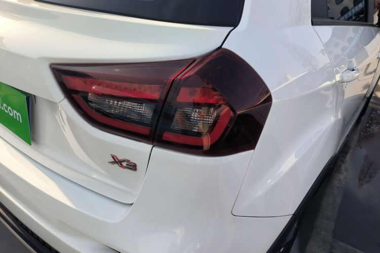 吉利汽车 远景X3 2019款 升级版 1.5L CVT尊贵型车身外观9