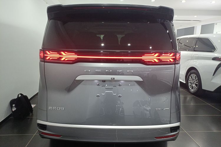 腾势D9 2022款 DM-i 970 四驱旗舰型车身外观6004