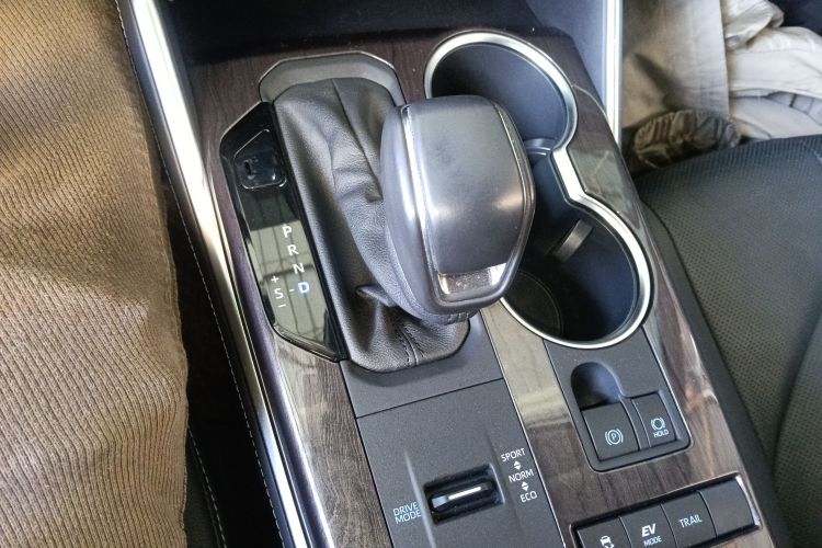 丰田 汉兰达 2022款 双擎 2.5L 四驱至尊版 7座中控内饰18