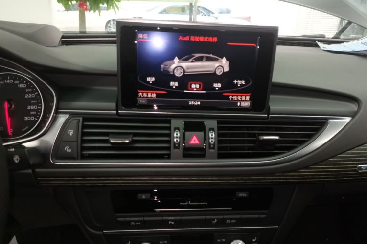 奥迪A7 2017款 50 TFSI quattro 动感型中控内饰16