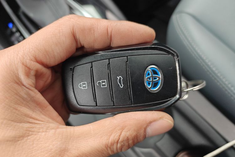 丰田 卡罗拉 2023款 1.8L 智能电混双擎 精英版中控内饰11