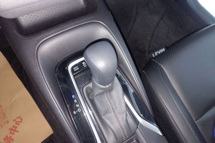 丰田 雷凌 2023款 智能电混双擎 1.8L 豪华版中控内饰18