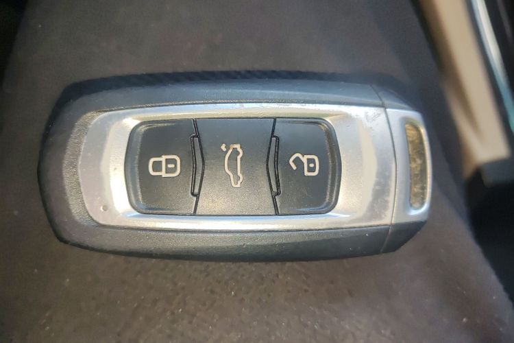 吉利汽车 帝豪 2017款 三厢百万款 1.5L 手动豪华型中控内饰11