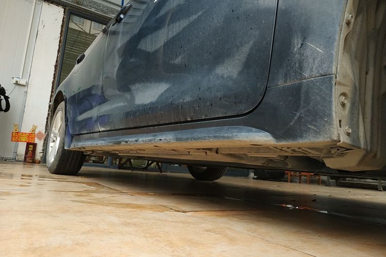 丰田 雷凌 2021款 双擎 1.8H E-CVT豪华版局部细节9001