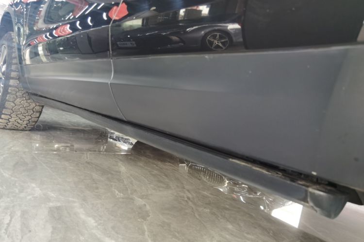 路虎 发现 2019款 2.0T SE机舱底盘30