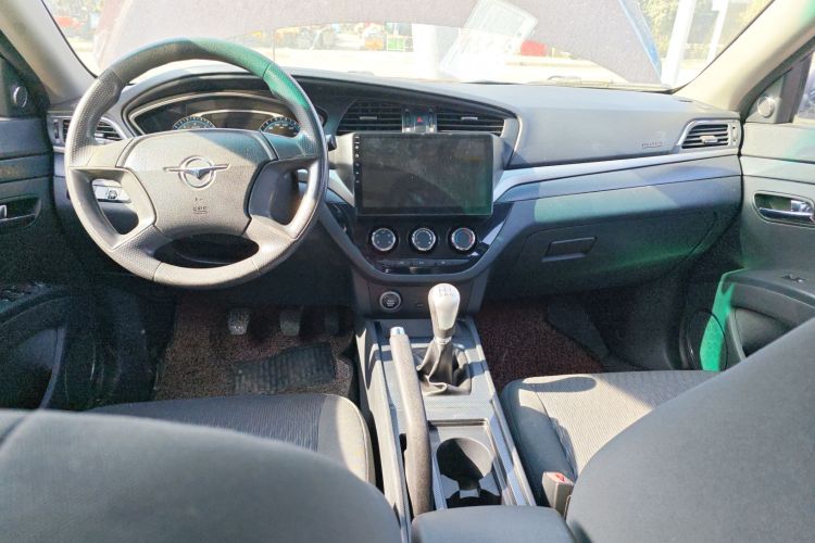 海马M6 2017款 1.6L 手动舒适型中控内饰12