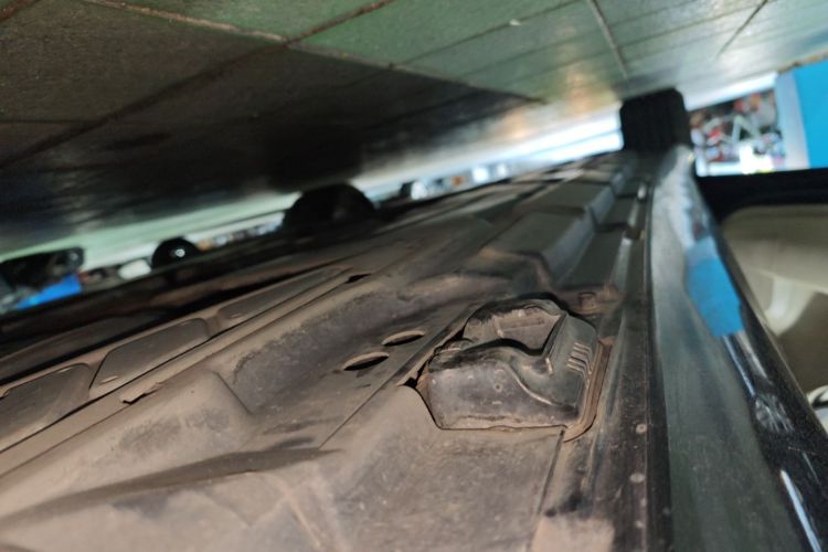 奔驰R级 2015款 R 320 4MATIC 豪华型局部细节9002