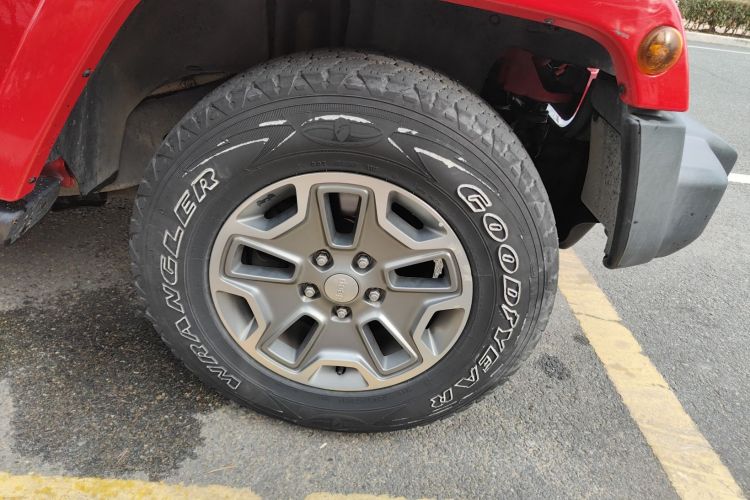 Jeep 牧马人 2017款 3.0L Sahara 四门舒享版车身外观10