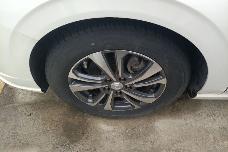 长安 逸动 2020款 PLUS 1.6L GDI 手动豪华型车身外观6007