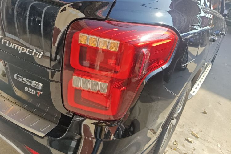 广汽传祺 传祺GS8 2017款 320T 两驱豪华智联版（七座）车身外观9