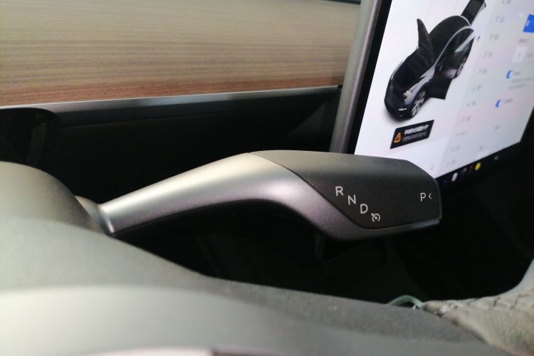 特斯拉 Model Y 2021款 标准续航后驱版中控内饰18