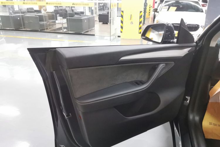 特斯拉 Model Y 2024款 长续航全轮驱动版中控内饰47