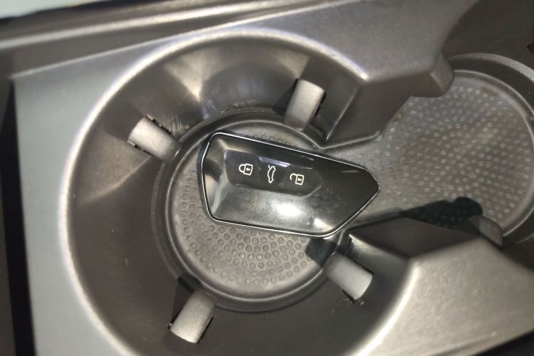 大众 途昂 2023款 530 V6 四驱尊崇旗舰版中控内饰7001