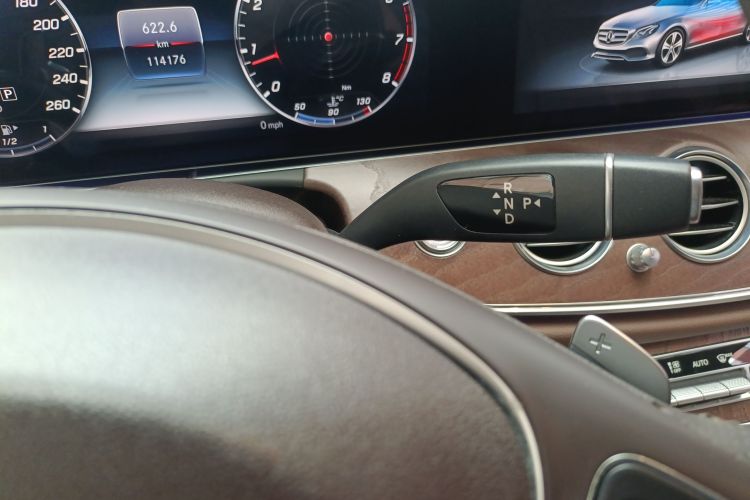 奔驰E级 2018款 E 200 L中控内饰18