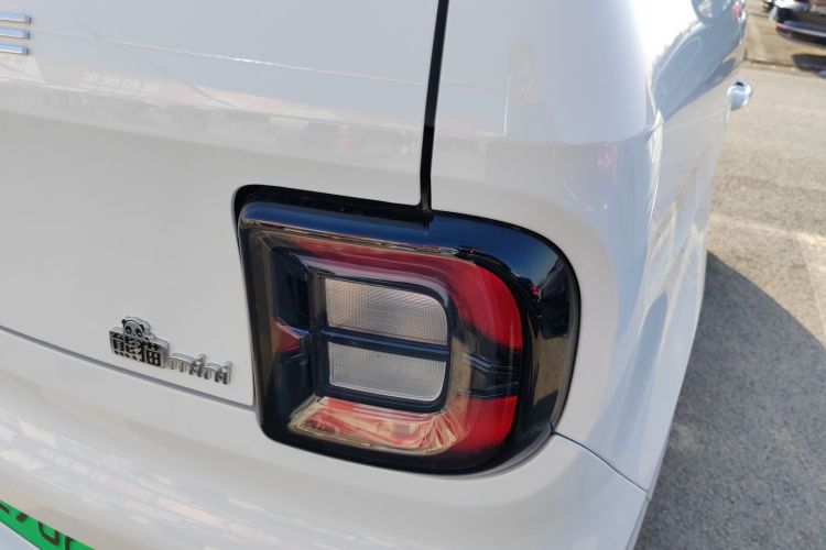 吉利银河 2024款 熊猫mini 200km 耐力熊车身外观9