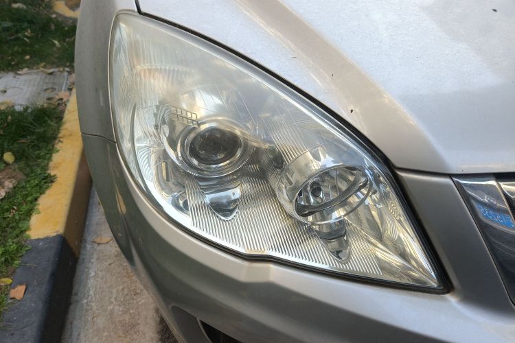 哈弗H6 2013款 升级版 2.4L 自动两驱尊贵型车身外观8