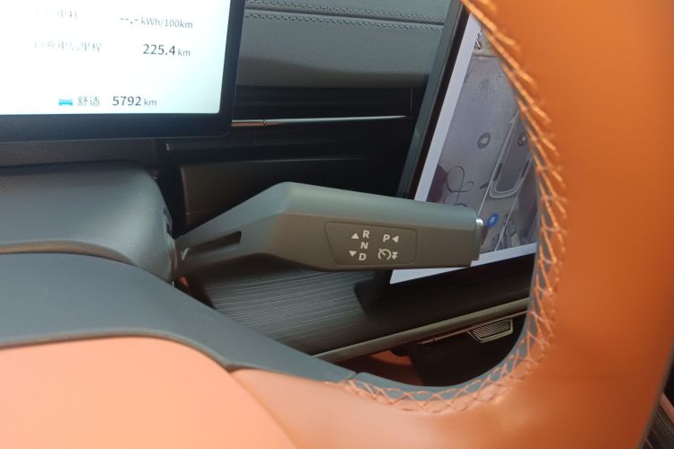 东风奕派 eπ007 2025款 纯电 565四驱Max领航版中控内饰18