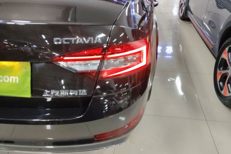 斯柯达 明锐 2018款 1.6L 自动豪华版车身外观9