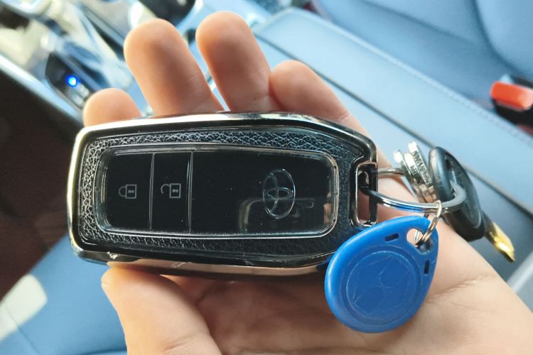 丰田 皇冠陆放 2024款 2.5L HEV四驱豪华版中控内饰11