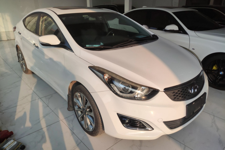 现代 朗动 2016款 1.6L 自动尊贵型车身外观3