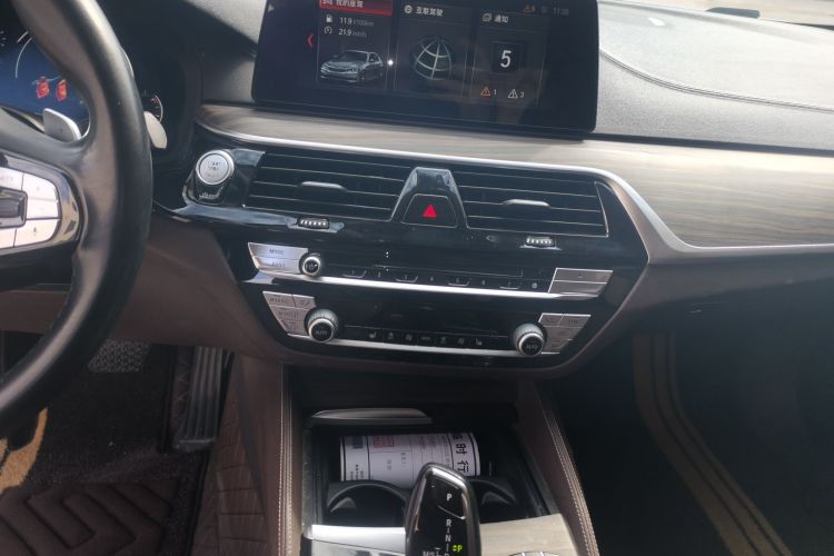 宝马5系 2018款 改款 530Li 领先型 豪华套装中控内饰16