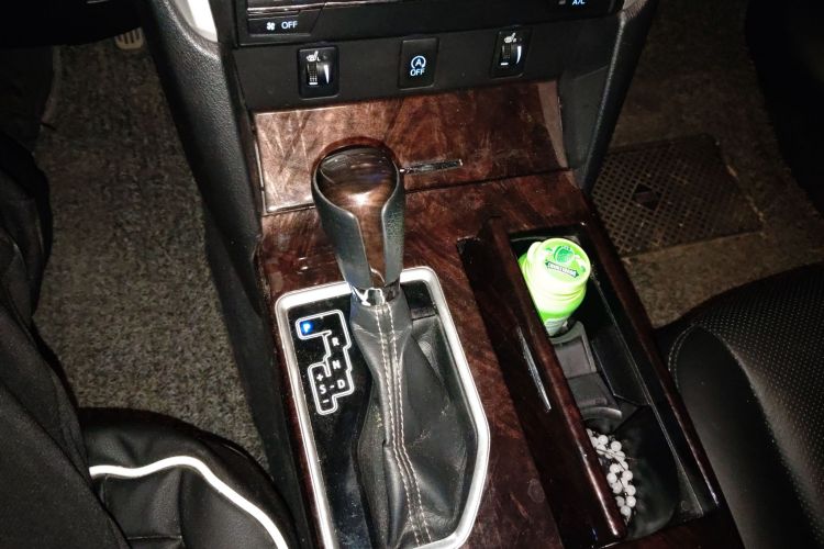 丰田 凯美瑞 2016款 2.0G 十周年纪念领先版中控内饰18