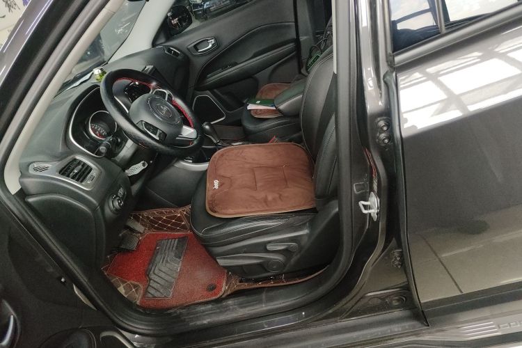 Jeep 指南者 2017款 200T 自动家享版中控内饰19