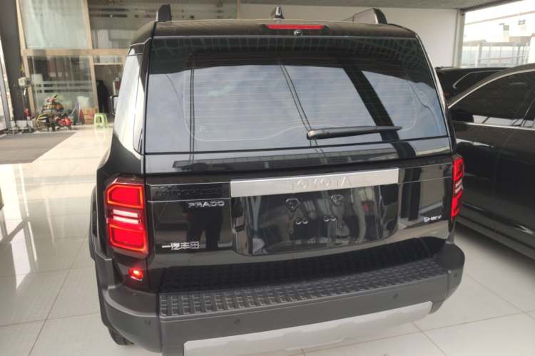 丰田 普拉多 2024款 2.4T 全能TX版 5座车身外观6