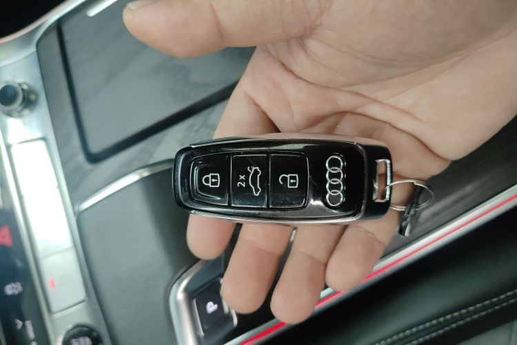 奥迪A6L 2024款 45 TFSI 臻选动感型中控内饰7001