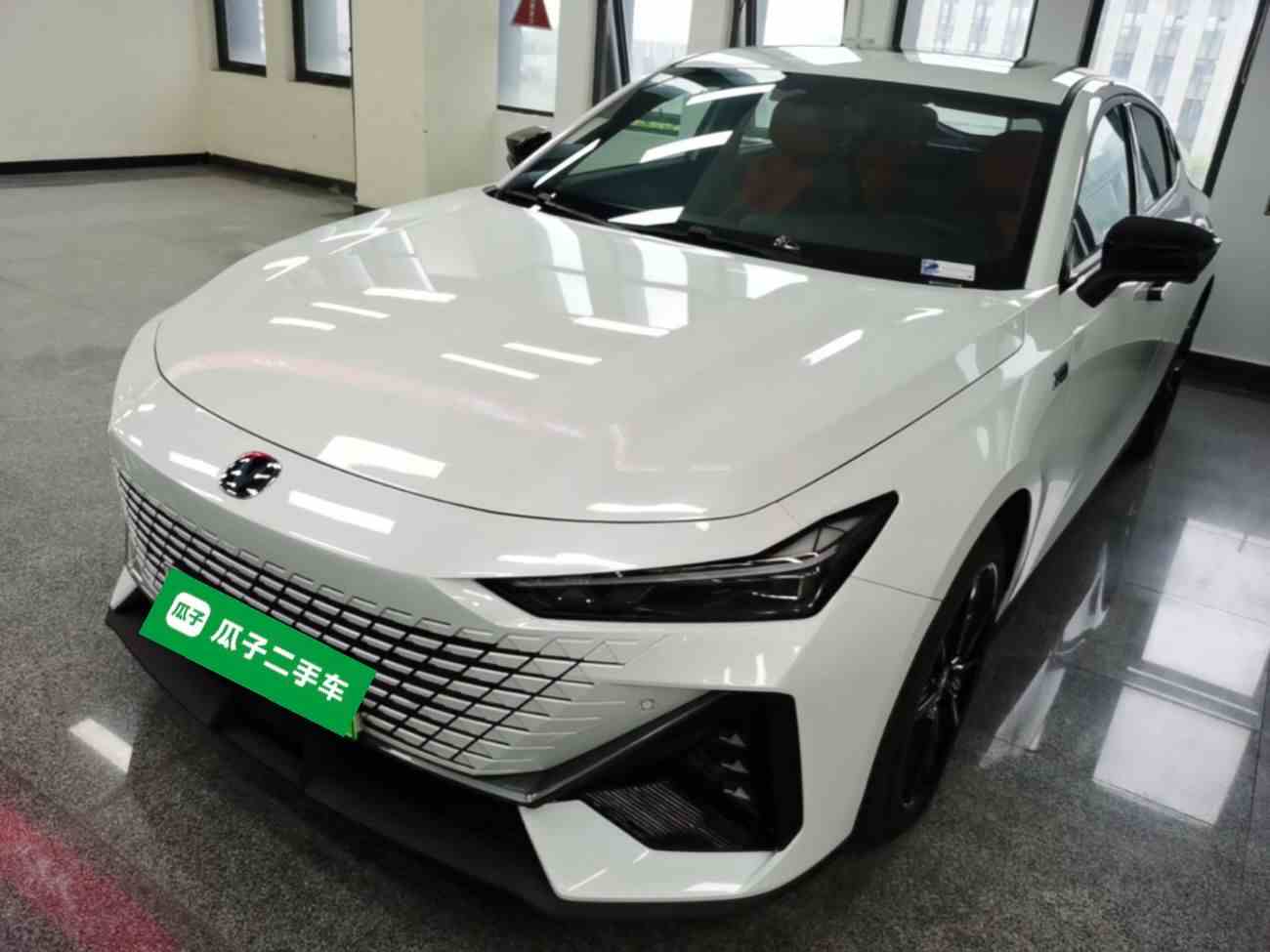 长安UNI-V 智电iDD 2023款  智电iDD 1.5T 113km智趣型(2)